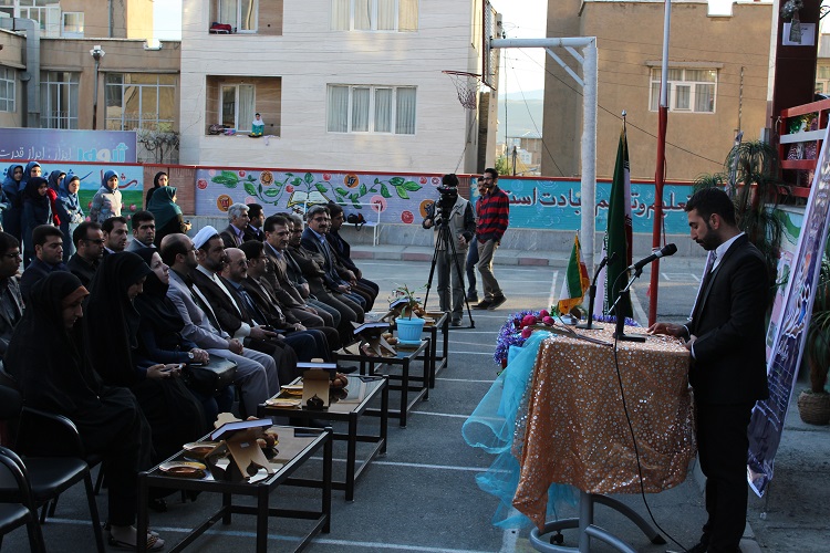 برگزاری مراسم نمادین زنگ قرآن و عترت در مدرسه شهید نامدار مرداری سنندج + عکس