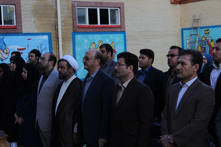 برگزاری مراسم نمادین زنگ قرآن و عترت در مدرسه شهید نامدار مرداری سنندج + عکس