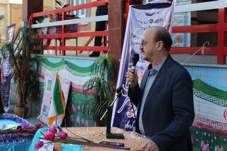 برگزاری مراسم نمادین زنگ قرآن و عترت در مدرسه شهید نامدار مرداری سنندج + عکس