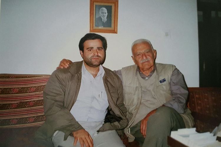 قرآن، دوربین، قلم و کاغذ؛ کوله‌‌بار منوچهر ستوده در ایران‌گردی‌ها
