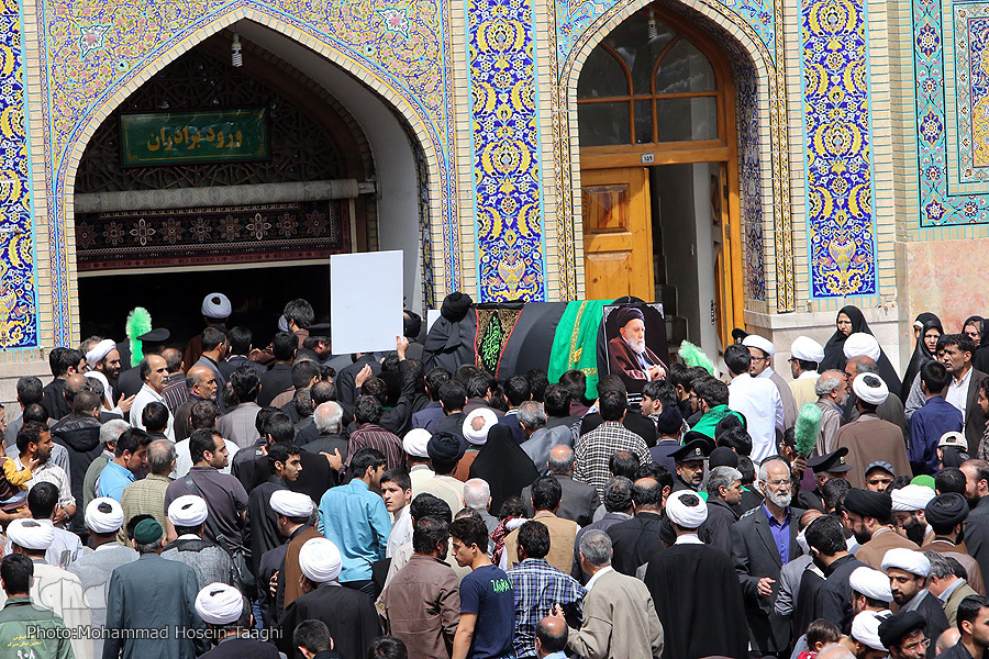 پیکر آیت الله سید محمد موسوی نژاد در حرم رضوی به خاک سپرده شد