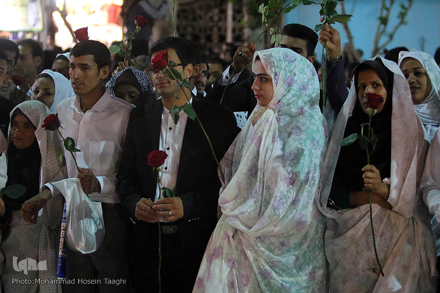 حرم مطهر رضوی در شب میلاد امام جواد(ع) گلباران شد