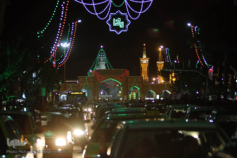 حرم مطهر رضوی در شب میلاد امام جواد(ع) گلباران شد