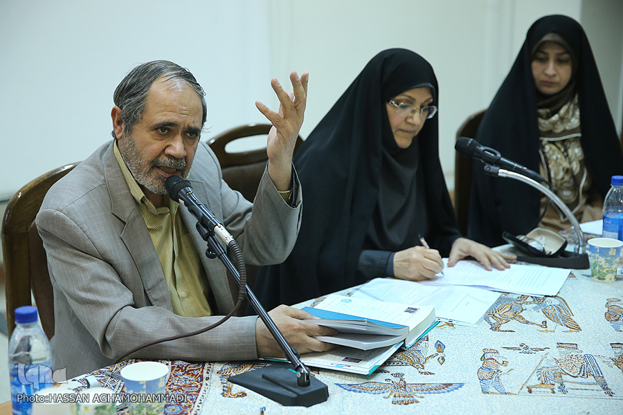 اکتفا به نقد ادبی در تاریخگذاری ناکافی است/ پاسخ به شبهه تدوین قرآن در قرن سوم اکتفا به نقد ادبی در تاریخگذاری ناکافی است/ پاسخ به شبهه تدوین قرآن در قرن سوم