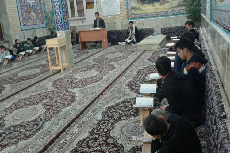 برگزاری یلدای قرآنی در مسجد دولتشاهی خرمآباد برگزاری یلدای قرآنی در مسجد دولتشاهی خرمآباد
