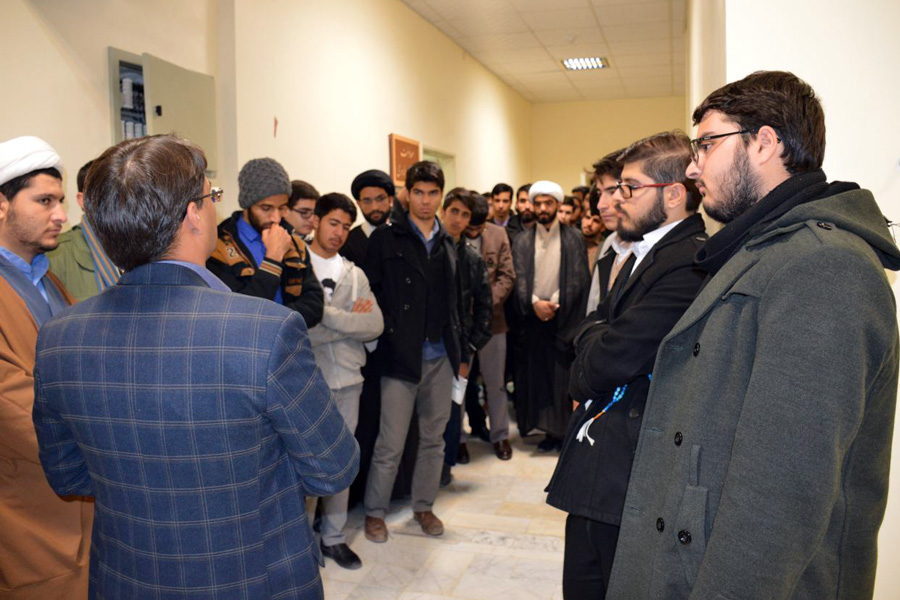 پوششی//بازدید استادان و طلاب حوزه علمیه از دانشگاه علوم پزشکی گناباد