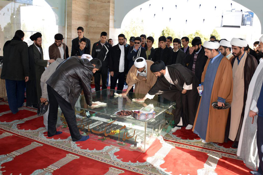 پوششی//بازدید استادان و طلاب حوزه علمیه از دانشگاه علوم پزشکی گناباد