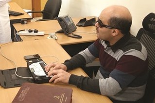 اهدای قرآن‌های دیجیتال بریل به روشندلان در قطر
