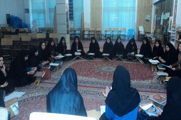 حضور حافظان و مربیان حفظ قرآن در محفل قرآنی