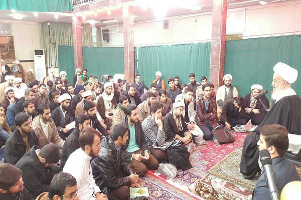 دیدار 200 حافظ طلبه بیتالاحزان با آیتالله العظمی مکارمشیرازی دیدار 200 حافظ طلبه بیتالاحزان با آیتالله العظمی مکارمشیرازی