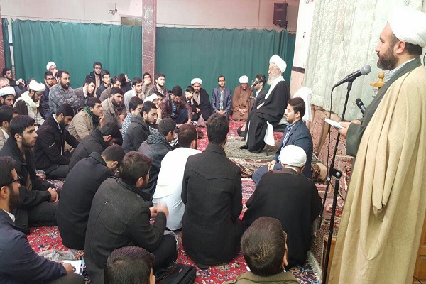 دیدار 200 حافظ طلبه بیتالاحزان با آیتالله العظمی مکارمشیرازی دیدار 200 حافظ طلبه بیتالاحزان با آیتالله العظمی مکارمشیرازی