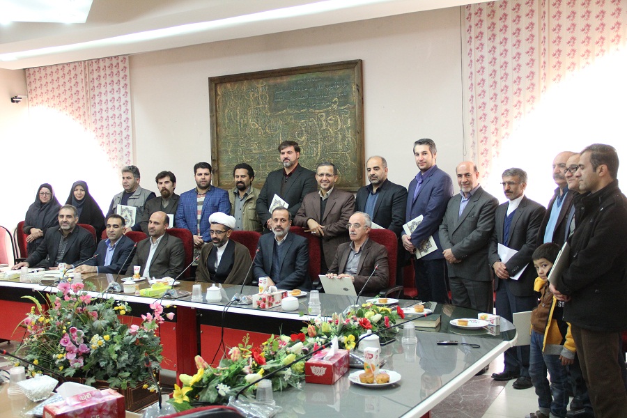 تجلیل از داوران و دبیران اجرایی جشنوارههای هفته قرآن و عترت لرستان + عکس تجلیل از داوران و دبیران اجرایی جشنوارههای هفته قرآن و عترت لرستان + عکس
