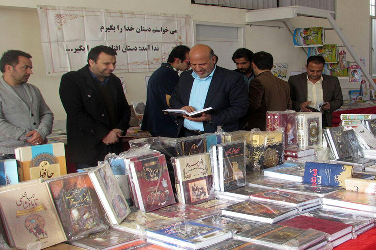 نمایشگاه بزرگ کتاب اردکان با 40 درصد تخفیف افتتاح شد