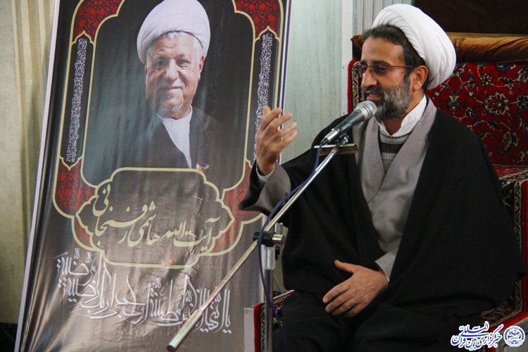 آیت الله هاشمی رفسنجانی از نزدیکان امام و رهبری بود