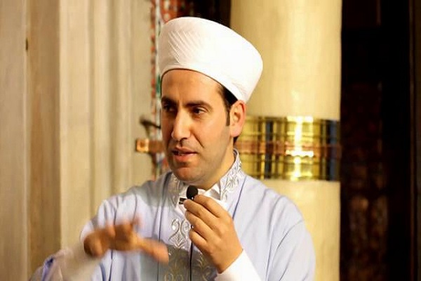 از قرآن آموزی نزد پدر تا زیارت داخل خانه کعبه / درحال تکمیل