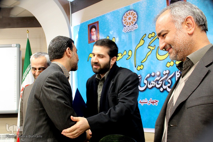 علی اکبر احمدی سرپرست کتابخانه‌های عمومی استان مرکزی شد+عکس