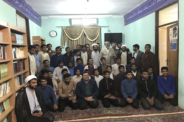 طلاب حوزوی اولین میزبان کاروان قرآنی اعزامی به هرمزگان طلاب حوزوی اولین میزبان کاروان قرآنی اعزامی به هرمزگان