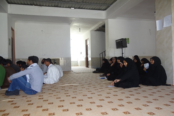 در حال عکس گذاری////حضور مربیان قرآن روستاهای بشاگرد در دوره فشرده آموزشی / اشتیاقی که تمامی ندارد