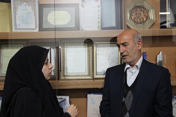 رونمایی از کتیبه شهیدسرمدی در معاونت فرهنگی جهاددانشگاهی واحد اصفهان