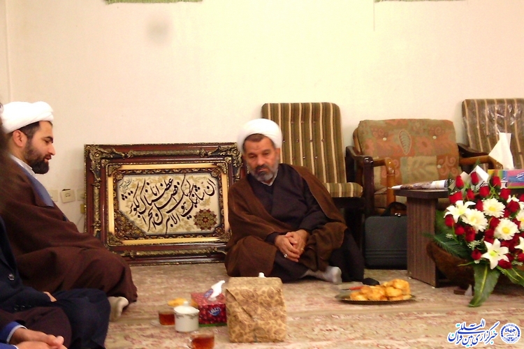 تلاوت قرآن در منزل باعث دفع ارواح خبیثه میشود تلاوت قرآن در منزل باعث دفع ارواح خبیثه میشود
