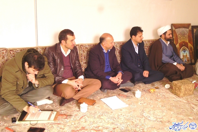 تلاوت قرآن در منزل باعث دفع ارواح خبیثه میشود تلاوت قرآن در منزل باعث دفع ارواح خبیثه میشود