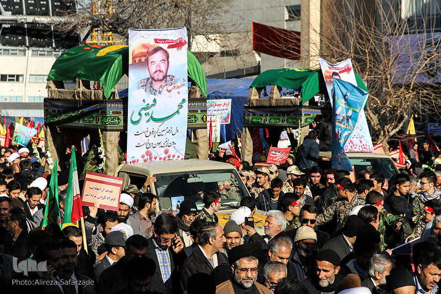تشییع دو شهید مدافع حرم در راهپیمایی 9 دی مشهد تشییع دو شهید مدافع حرم در راهپیمایی 9 دی مشهد