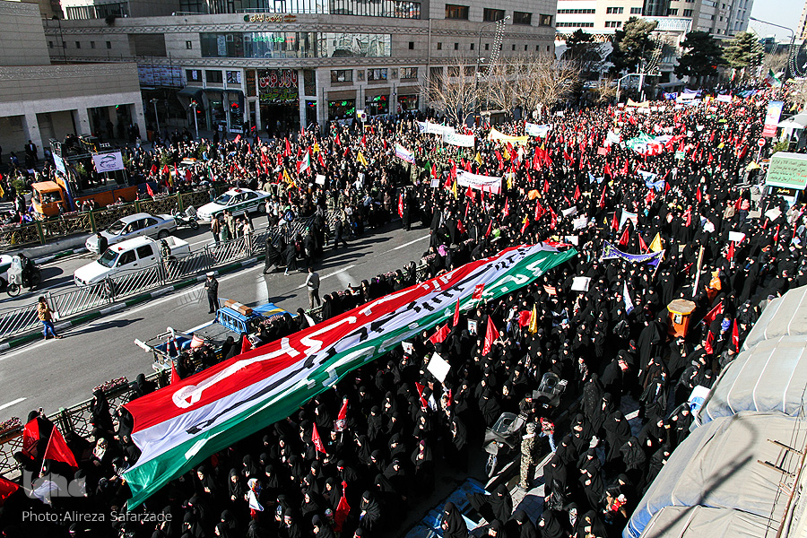 تشییع دو شهید مدافع حرم در راهپیمایی 9 دی مشهد تشییع دو شهید مدافع حرم در راهپیمایی 9 دی مشهد