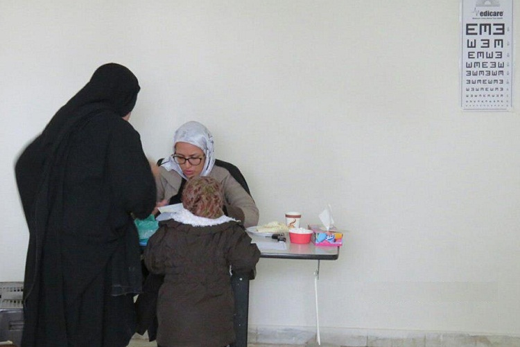 معاینه رایگان 1200 شهروند زاهدانی در موقوفه زائرسرای امام رضا + عکس