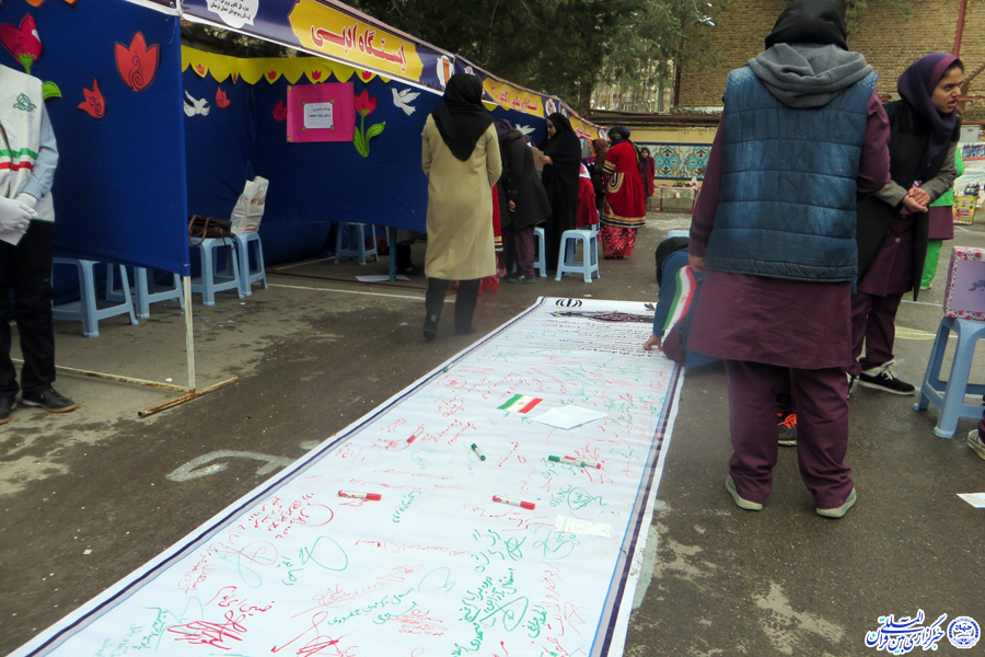 گزارش تصویری نواخته شدن «زنگ انقلاب» در خرم‌آباد