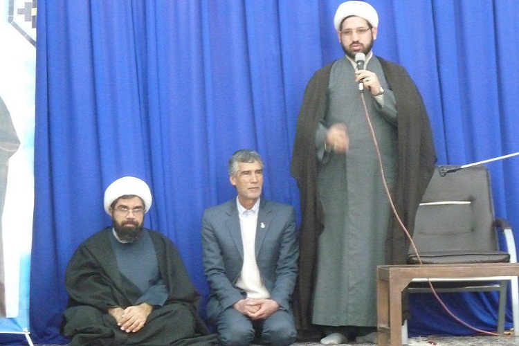 نشست ستاد گرامیداشت دهه فجر در زابل برگزار شد + عکس
