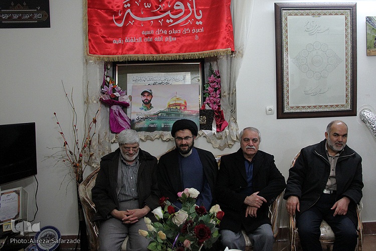 فرهنگی-پوششی-حضوری//دیدار رئیس دانشگاه علوم پزشکی مشهد با خانواده شهید هریری