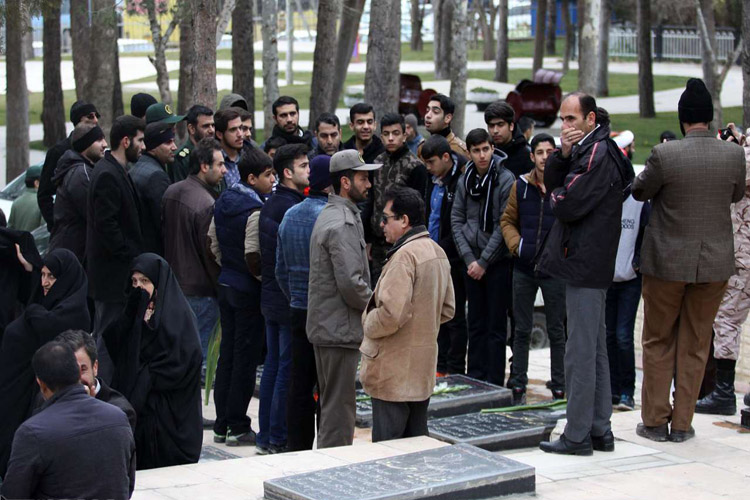 غبارروبی گلزار شهدا در لرستان