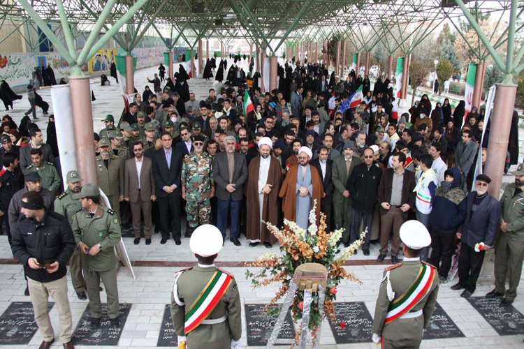 غبارروبی گلزار شهدا در لرستان