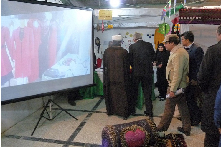 نمایشگاه دستاوردهای انقلاب و صنایع دستی سیستان افتتاح شد + عکس