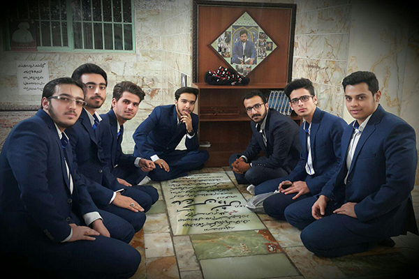 گروه تواشیح نورالثقلین بر سر مزار شهید حسن دانش