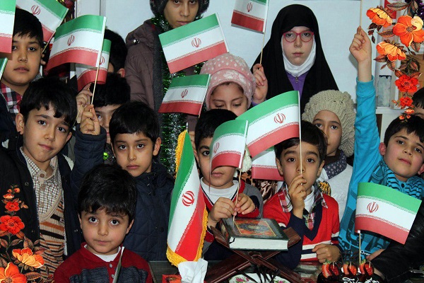 حضور قرآن‌آموزان مؤسسه سرای ذکر اردبیل در «جشن انقلاب»