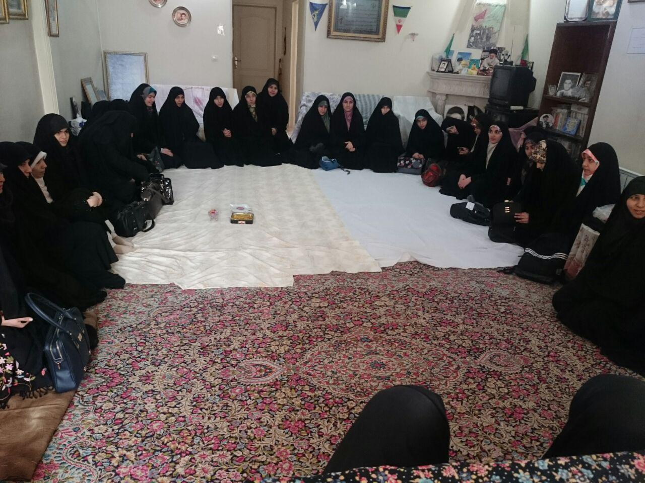 دیدار حفاظ جامعةالقرآن با مادر شهیدان «کیا و صفا مظفری» دیدار حفاظ جامعةالقرآن با مادر شهیدان «کیا و صفا مظفری»