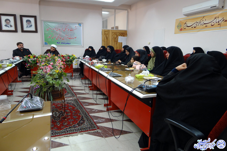 نشست هماهنگی جلسات قرآن خانگی مسجد محور برگزار شد + عکس