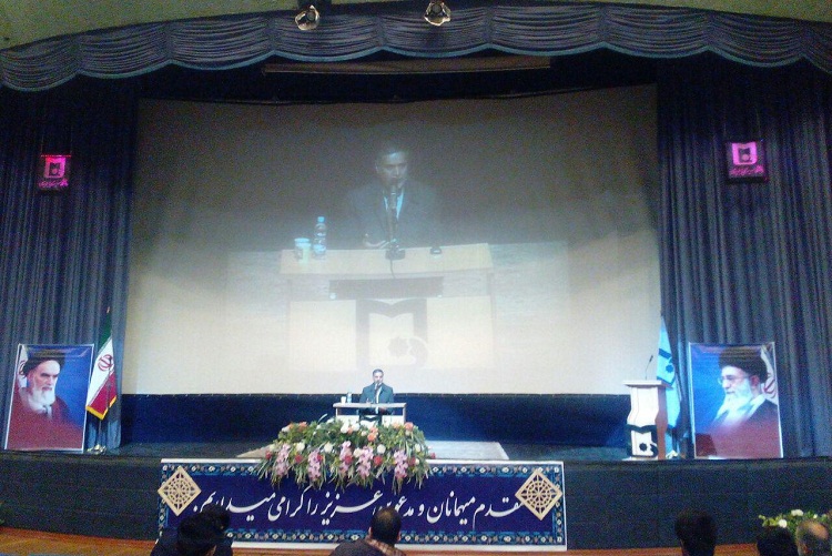 انقلاب اسلامی زنجیره استکبار را از هم گسیخت