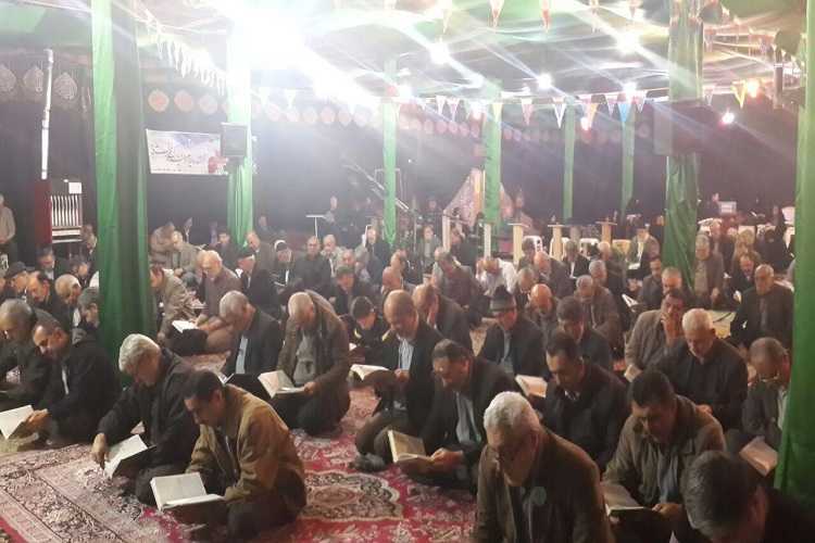 ارتباط با قرآن زندگی را نورانی می‌کند/ برگزاری محفل انس با قرآن در قزوین+عکس