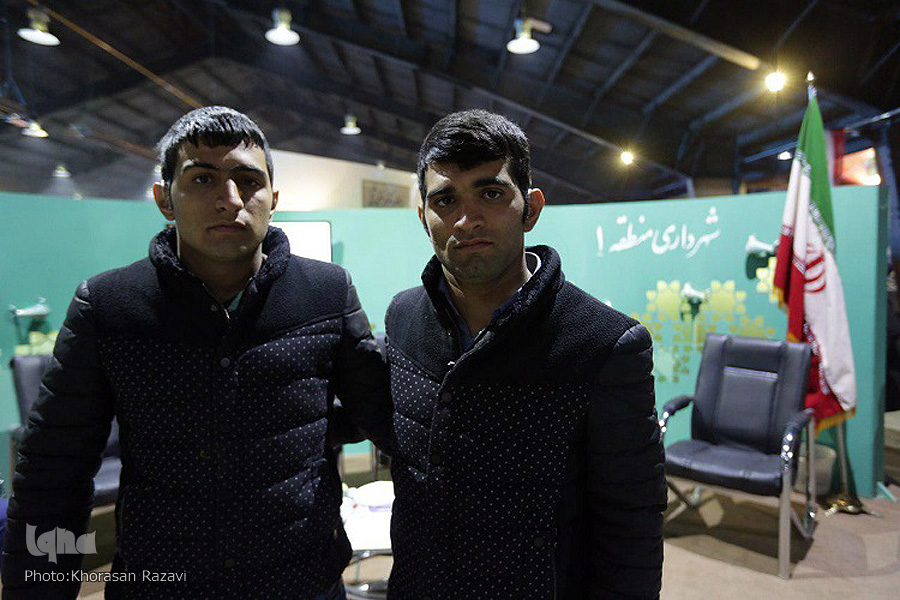 دقایقی با قهرمانان مردمی مشهد//مشهد انقلابی قهرمانان گمنام زیادی دارد دقایقی با قهرمانان مردمی مشهد//مشهد انقلابی قهرمانان گمنام زیادی دارد