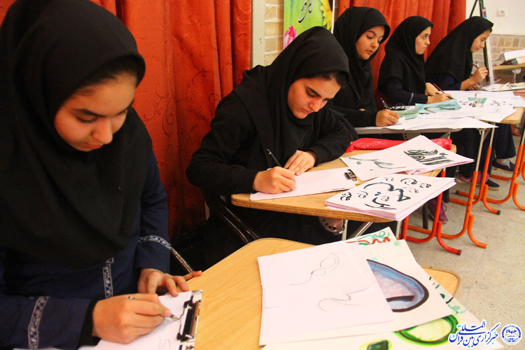 برگزاری کارگاه «نقاشی خط» با موضوع قرآن و عترت در یزد+عکس