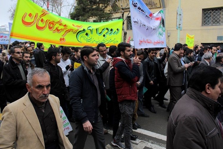 مردم کردستان با شعار «من انقلابی ام» یوم الله 22 بهمن را راهپیمایی کردند