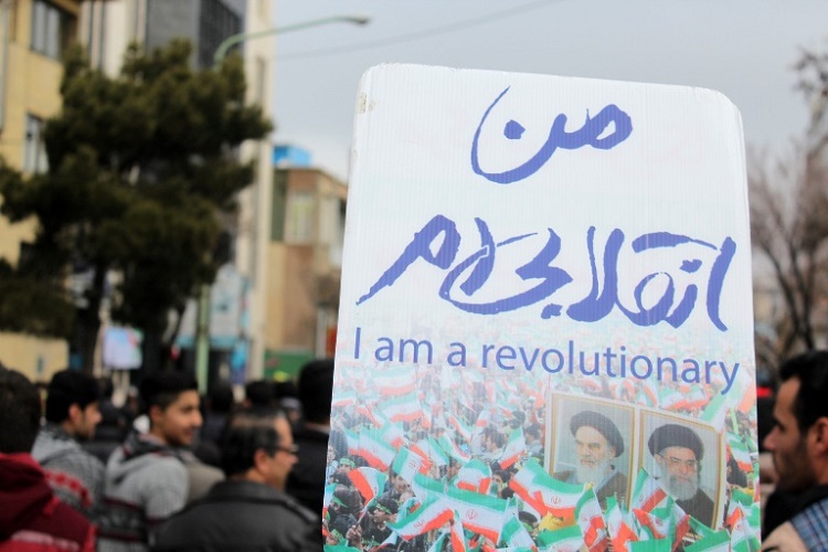 مردم کردستان با شعار «من انقلابی ام» یوم الله 22 بهمن را راهپیمایی کردند