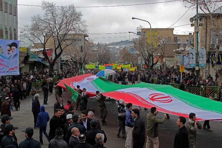 مردم کردستان با شعار «من انقلابی ام» یوم الله 22 بهمن را راهپیمایی کردند
