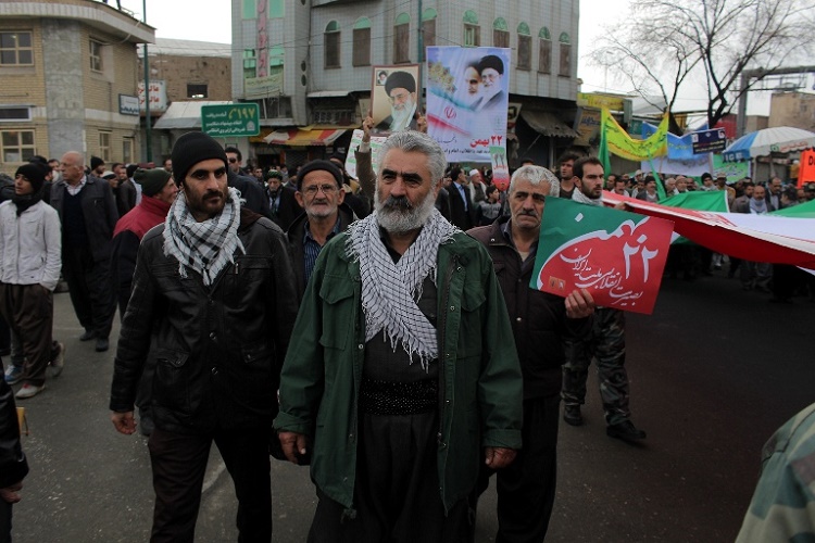 مردم کردستان با شعار «من انقلابی ام» یوم الله 22 بهمن را راهپیمایی کردند