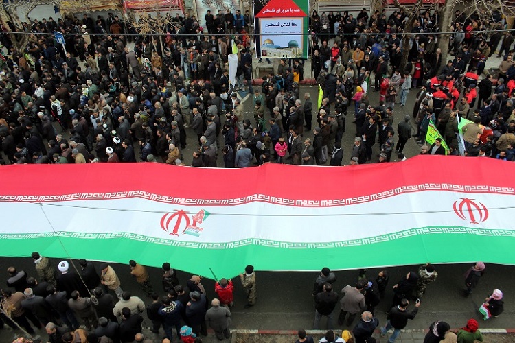 مردم کردستان با شعار «من انقلابی ام» یوم الله 22 بهمن را راهپیمایی کردند