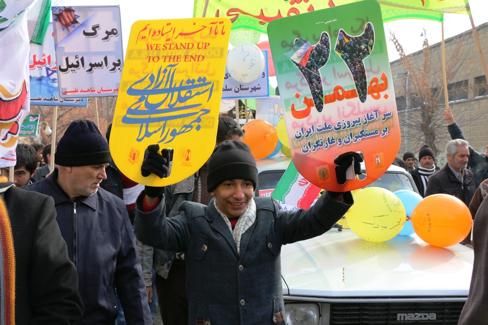 طنین فریاد «مرگ بر آمریکا» در راهپیمایی 22بهمن سلماس + عکس