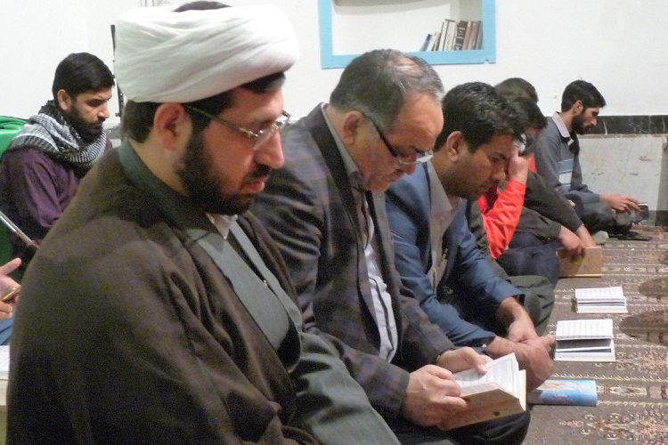 مراسم یادبود جانباختگان پلاسکو در مسجد مسلم‌ ابن عقیل زابل + عکس
