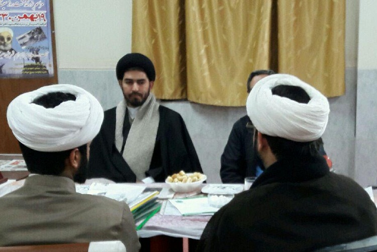 نشست هم‌اندیشی راه‌های ترویج فرهنگ انقلابی در زابل برگزار شد